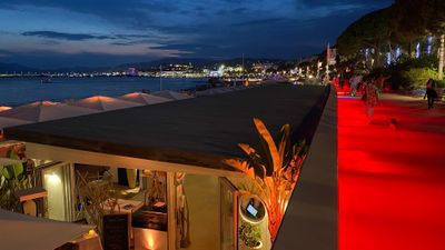 Cannes in der Nacht